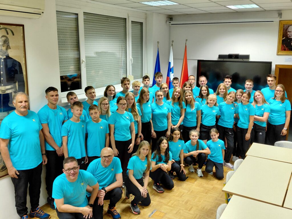 Slovenske mladinke in mladinci na olimpijado