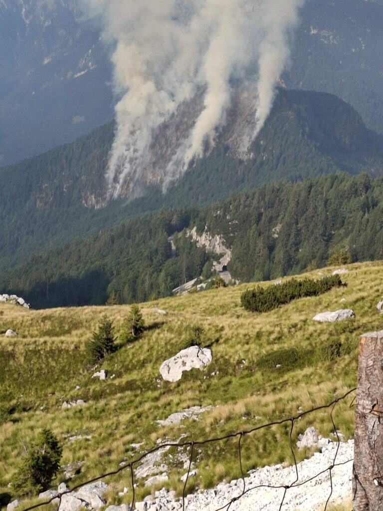 Požar v naravnem okolju v občini Bovec - nadaljevanje gašenja